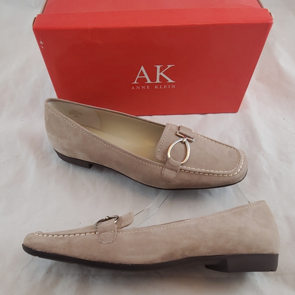Gorgeous Anne Klein Akburt Flats